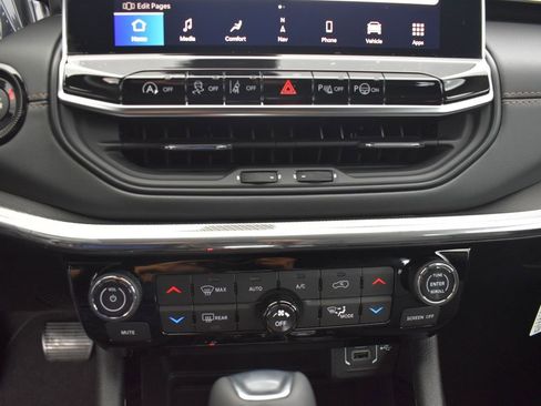 Used 2024 Jeep Compass Limited image 18