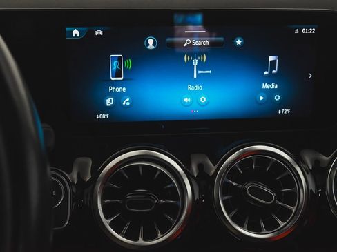 Used 2024 Mercedes-Benz GLA 35 AMG 4MATIC image 28