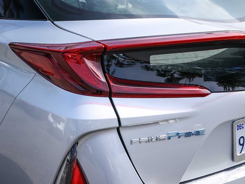 Used 2022 Toyota Prius Prime XLE image 8