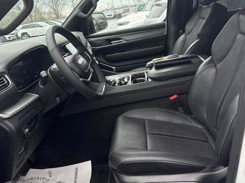 Used 2025 Jeep Wagoneer L Series III image 3