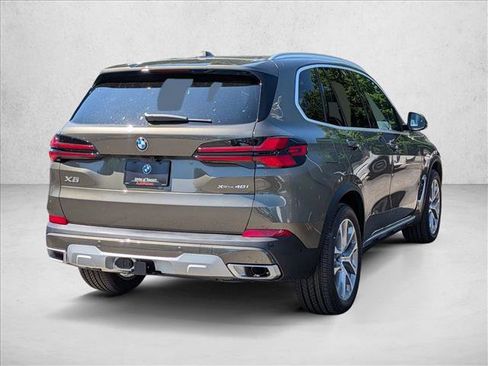 New 2026 BMW X5 xDrive40i w/ Premium Package AWD/4WD image 2