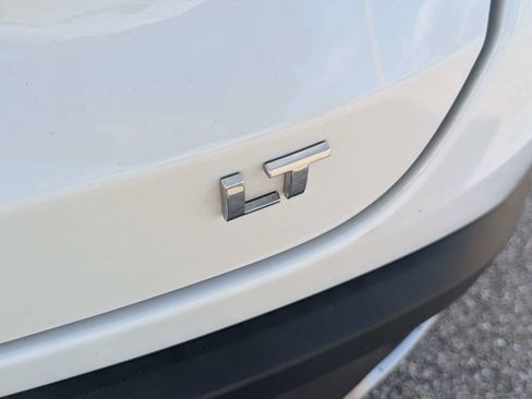 Used 2025 Chevrolet Trax LT w/ LT Convenience Package FWD image 14
