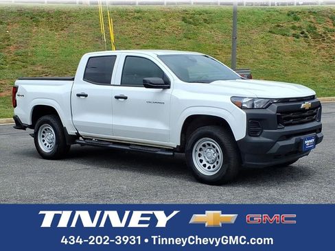 Used 2024 Chevrolet Colorado W/T w/ WT Convenience Package AWD/4WD image 1