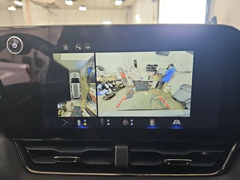 Certified 2025 Chevrolet Equinox RS w/ Safety and Technology Package FWD image 30