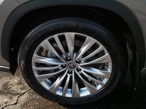 Certified 2026 Toyota Highlander Platinum image 15