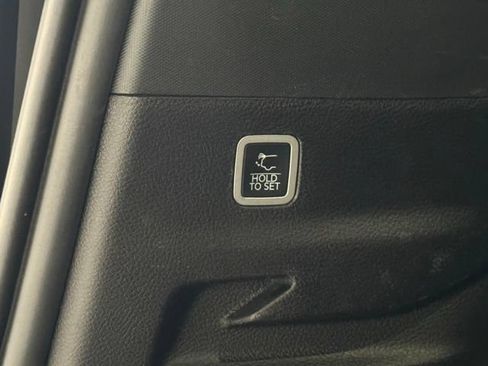 Used 2024 Jeep Wagoneer L Series II w/ Flexible Seating Group AWD/4WD image 39