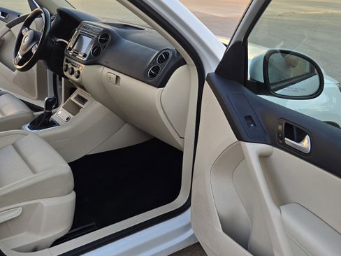 Used 2017 Volkswagen Tiguan S image 24