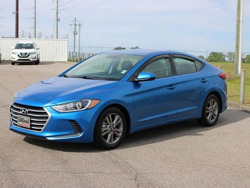 Used 2017 Hyundai Elantra SE FWD image 2