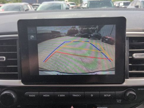 Used 2025 Hyundai Venue SEL FWD image 17