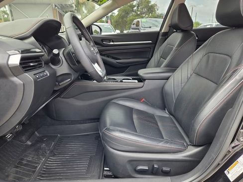 Used 2023 Nissan Altima 2.5 SR w/ SR Premium Package FWD image 12