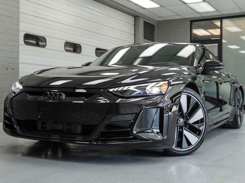 Used 2024 Audi e-tron GT Prestige AWD/4WD image 2