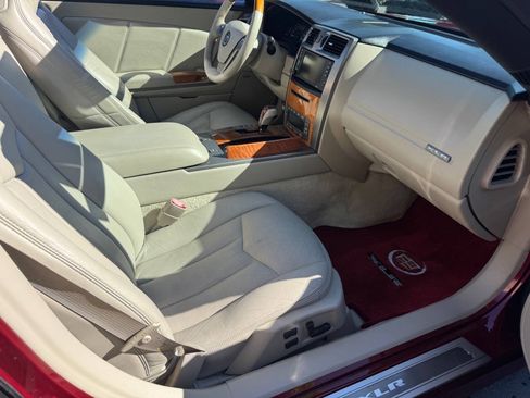 Used 2006 Cadillac XLR RWD image 13