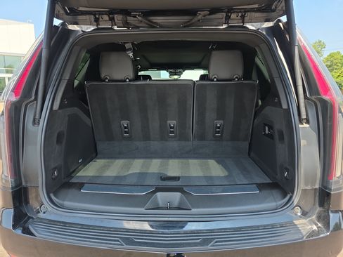 Used 2021 Cadillac Escalade Premium Luxury AWD/4WD image 14