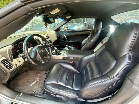 Used 2005 Chevrolet Corvette Convertible w/ Preferred Equipment Group RWD image 9