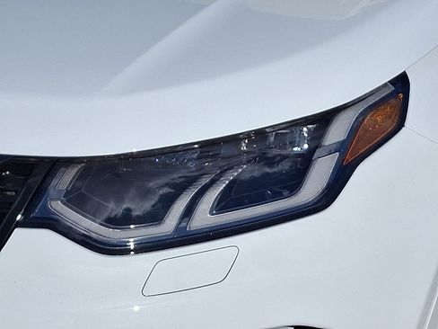 New 2025 Land Rover Discovery Sport S image 7