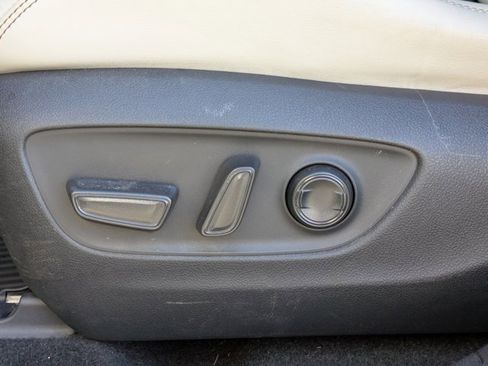 Used 2021 Toyota RAV4 XLE Premium image 23