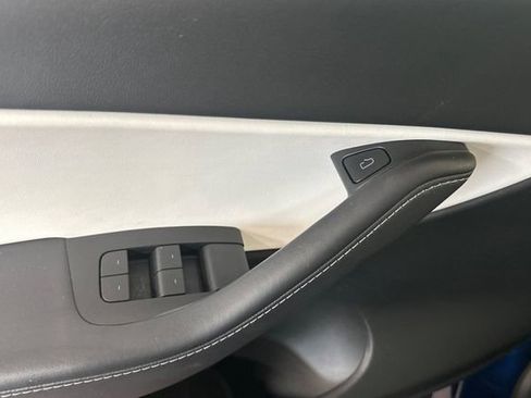 Used 2022 Tesla Model Y Performance image 12