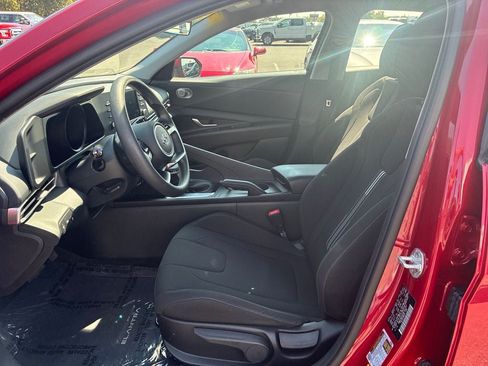 Used 2022 Hyundai Elantra SEL FWD image 10