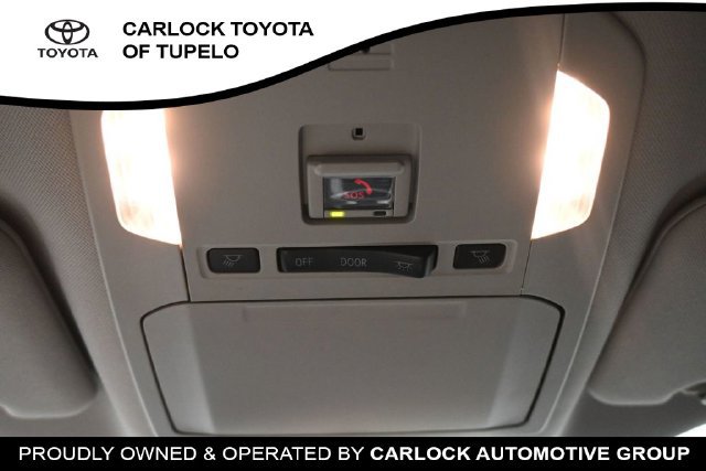 Used 2023 Toyota Highlander LE AWD/4WD image 40