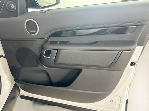 Used 2025 Land Rover Discovery S AWD/4WD image 46