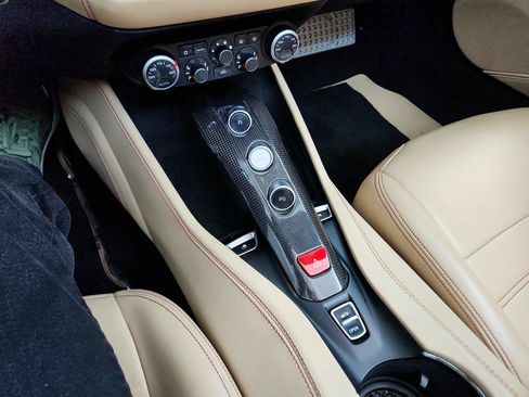 Used 2017 Ferrari California T RWD image 17