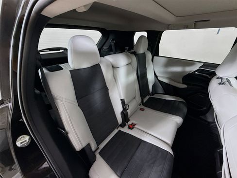 Used 2025 Mitsubishi Outlander SE image 26