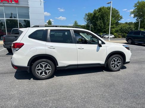 Used 2021 Subaru Forester Premium AWD/4WD image 14