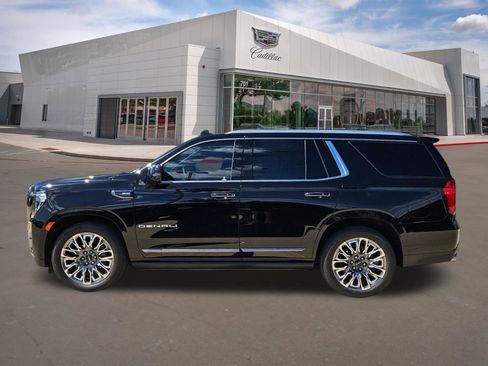 Used 2024 GMC Yukon Denali Ultimate AWD/4WD image 3