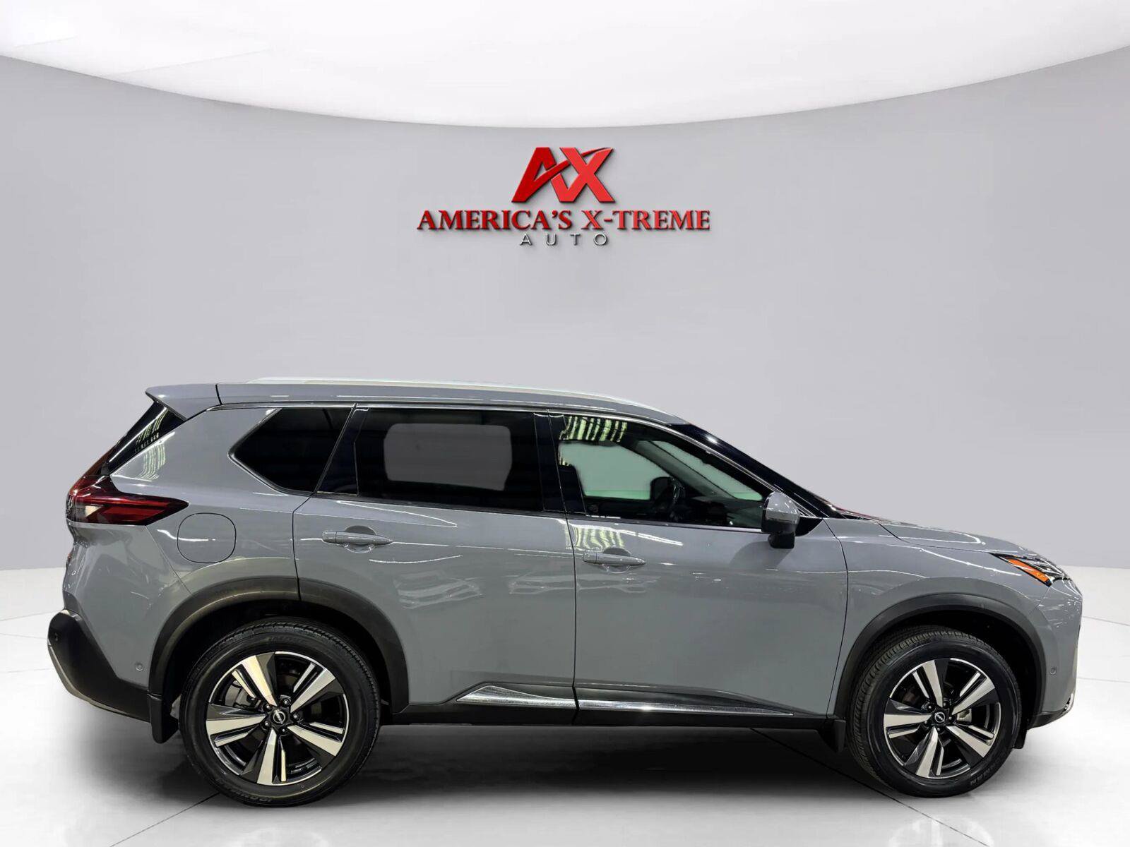 Used 2023 Nissan Rogue Platinum FWD image 8