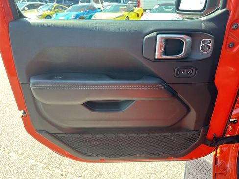 Used 2018 Jeep Wrangler Unlimited Sahara image 24