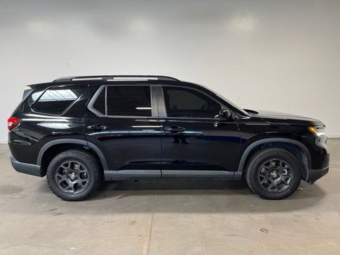 Used 2024 Honda Pilot TrailSport image 2