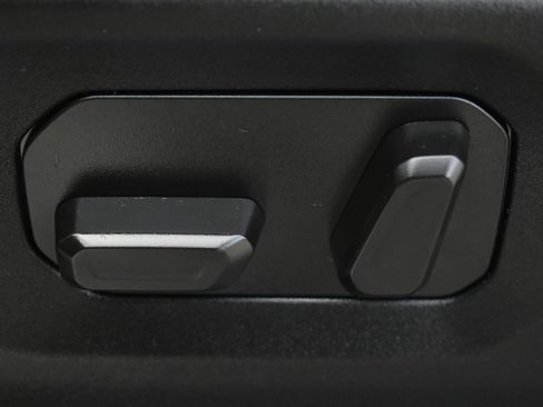 Used 2025 Jeep Gladiator Rubicon w/ Convenience Group image 13