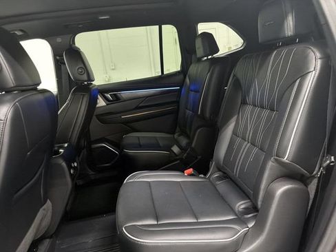 Certified 2026 Buick Enclave Avenir w/ Super Cruise Package AWD/4WD image 18