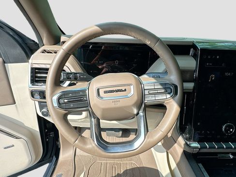 Used 2025 GMC Yukon XL Denali w/ Sun & Power Step Package RWD image 11