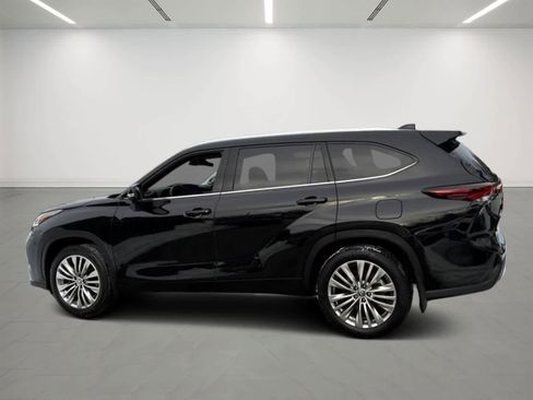 Used 2024 Toyota Highlander Platinum image 3
