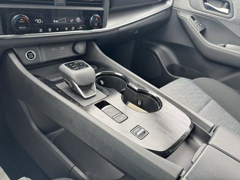 Used 2023 Nissan Rogue SV image 10