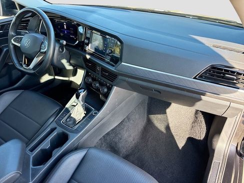 Used 2024 Volkswagen Jetta SE image 28