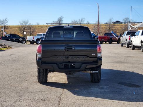 Used 2017 Toyota Tacoma TRD Sport image 6