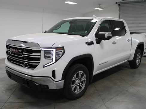 Used 2025 GMC Sierra 1500 SLT image 4