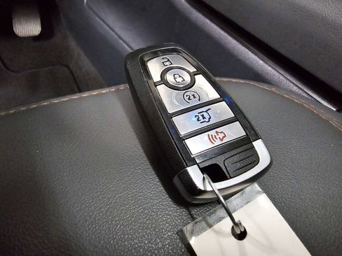 Used 2025 Ford Expedition Active AWD/4WD image 35