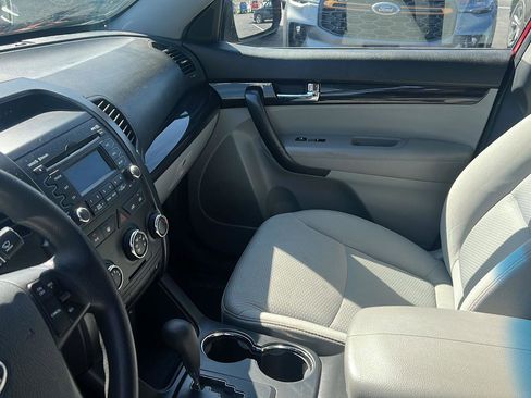 Used 2011 Kia Sorento LX w/ Convenience Pkg image 17