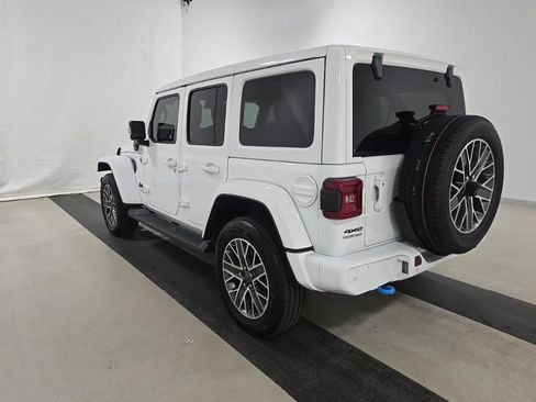Used 2022 Jeep Wrangler Unlimited Sahara AWD/4WD image 7