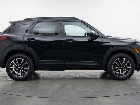 Used 2025 Chevrolet TrailBlazer LT image 9