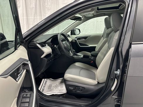 Used 2025 Toyota RAV4 XLE Premium image 10
