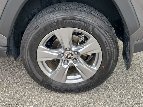 Used 2025 Toyota RAV4 LE AWD/4WD image 5