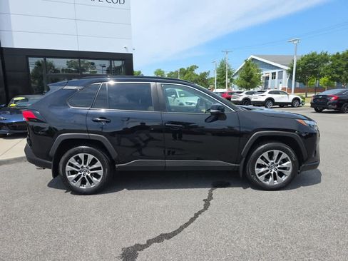 Used 2022 Toyota RAV4 XLE Premium AWD/4WD image 5