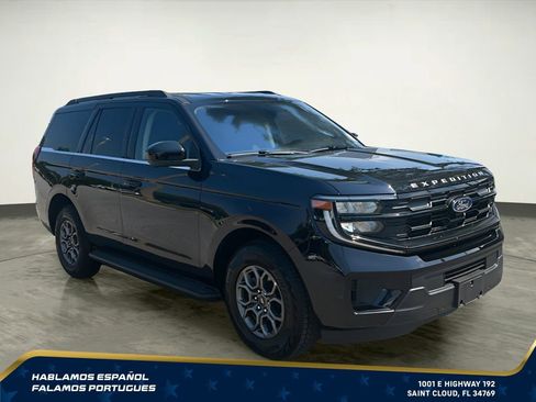 Used 2025 Ford Expedition Active AWD/4WD image 8