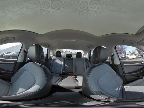 Used 2025 Volkswagen Jetta SE image 41