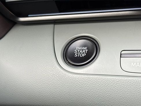 Used 2025 Hyundai Elantra Limited image 26