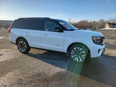Used 2025 Ford Expedition Platinum w/ Driver's Package image 3